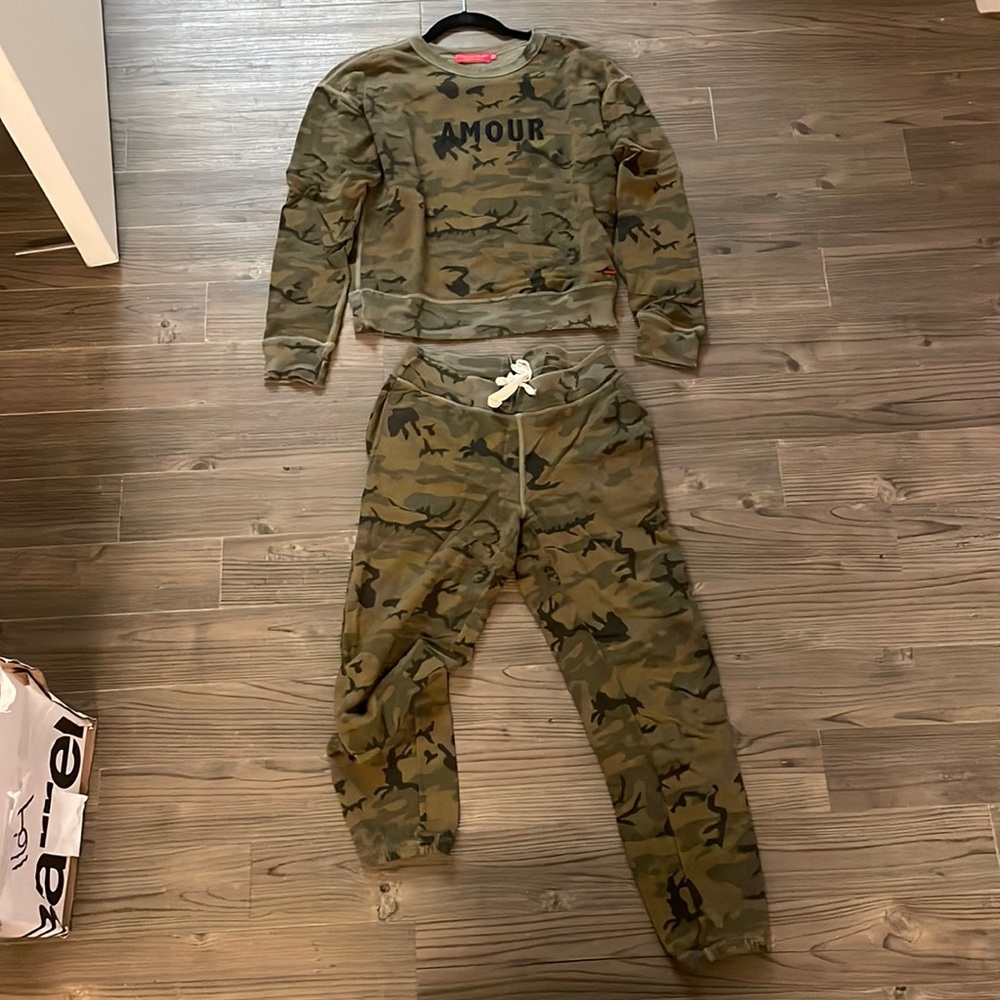 n:philanthropy Amour camo lounge set